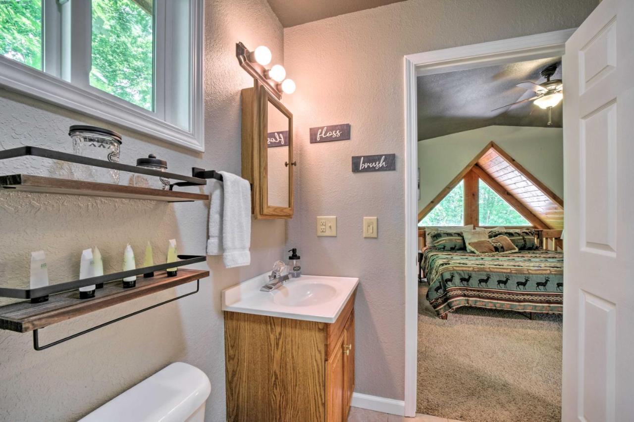 Cozy Whittier Cabin And Yard And Hot Tub, Pets Welcome エクステリア 写真