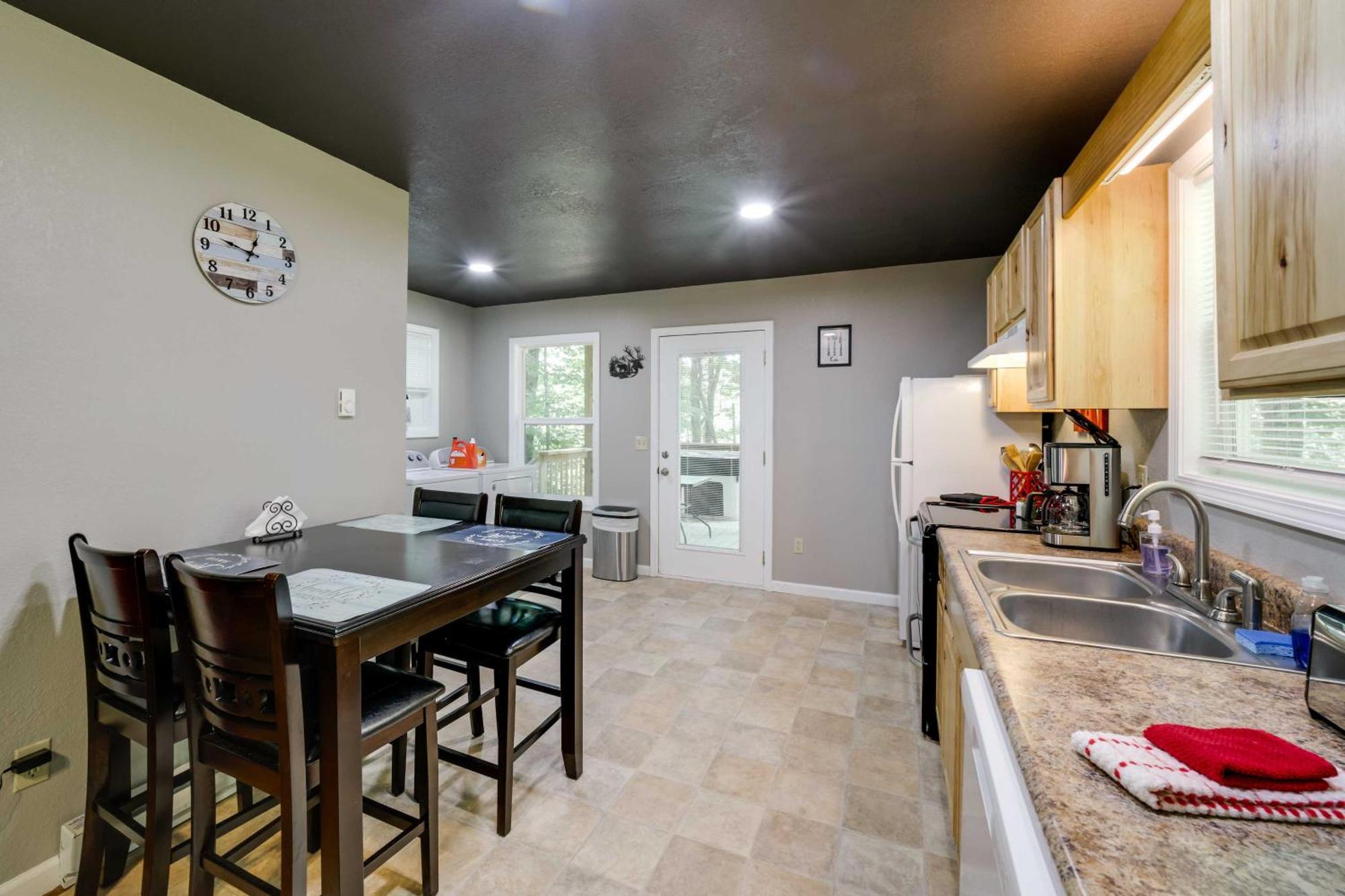 Cozy Whittier Cabin And Yard And Hot Tub, Pets Welcome エクステリア 写真