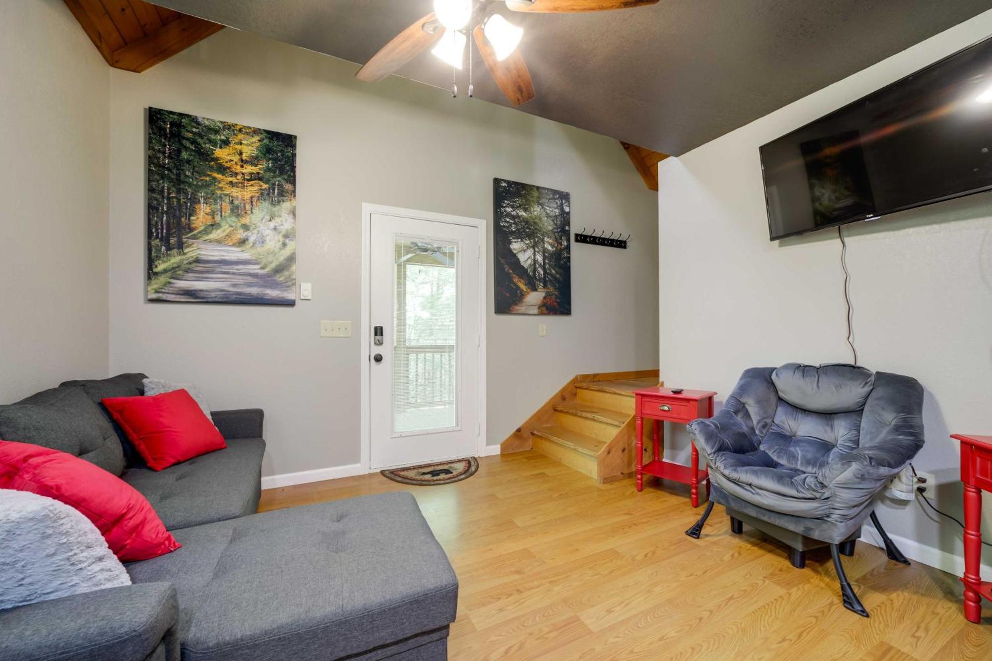 Cozy Whittier Cabin And Yard And Hot Tub, Pets Welcome エクステリア 写真