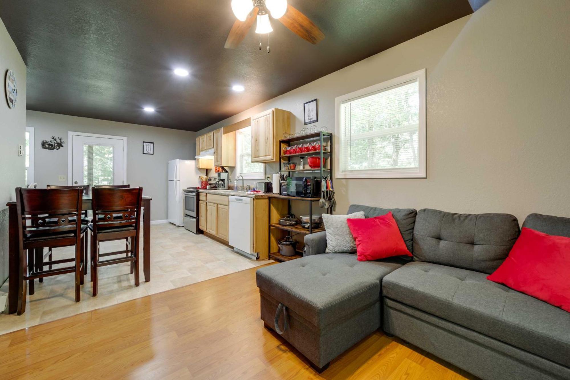 Cozy Whittier Cabin And Yard And Hot Tub, Pets Welcome エクステリア 写真