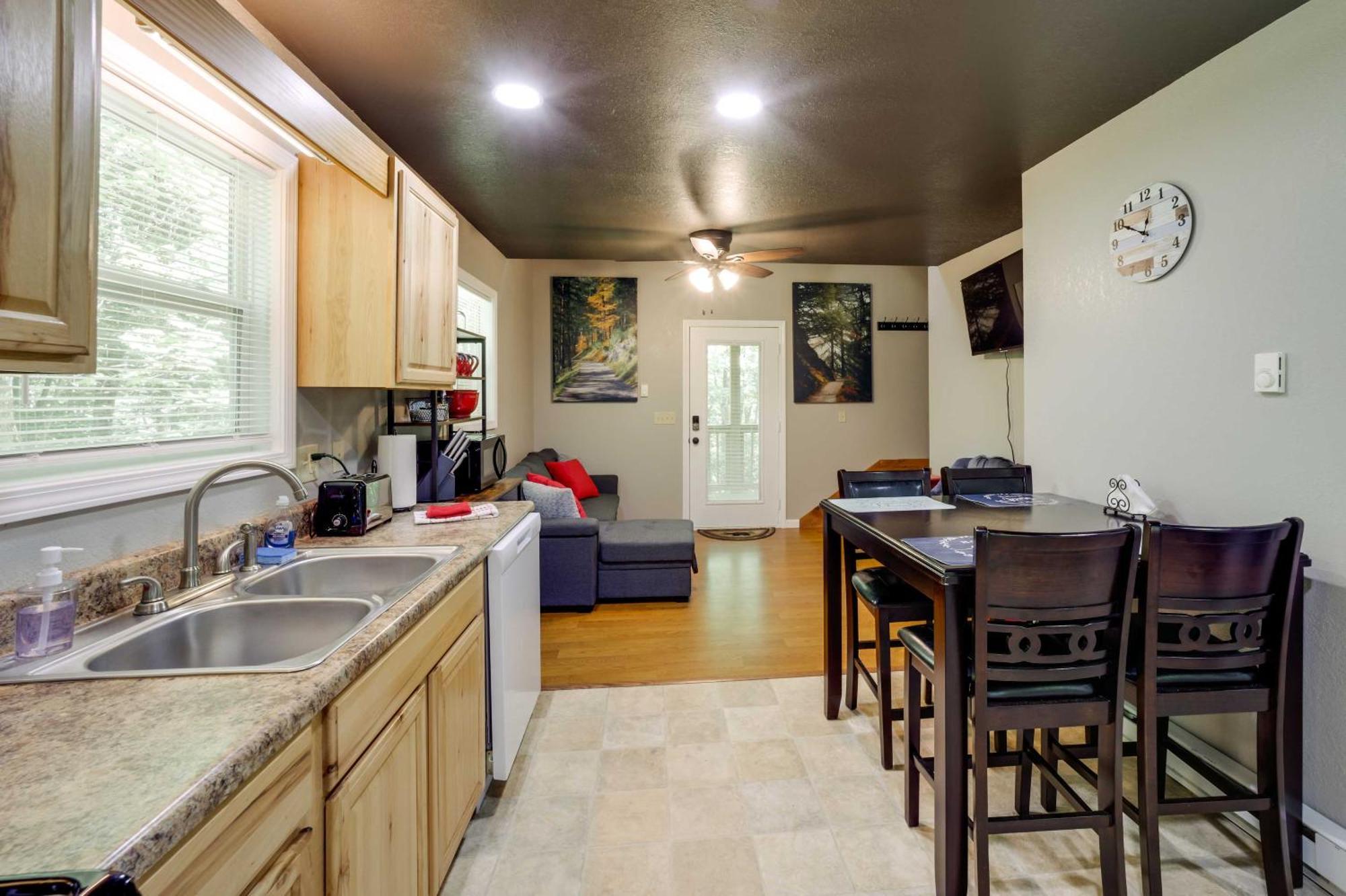 Cozy Whittier Cabin And Yard And Hot Tub, Pets Welcome エクステリア 写真