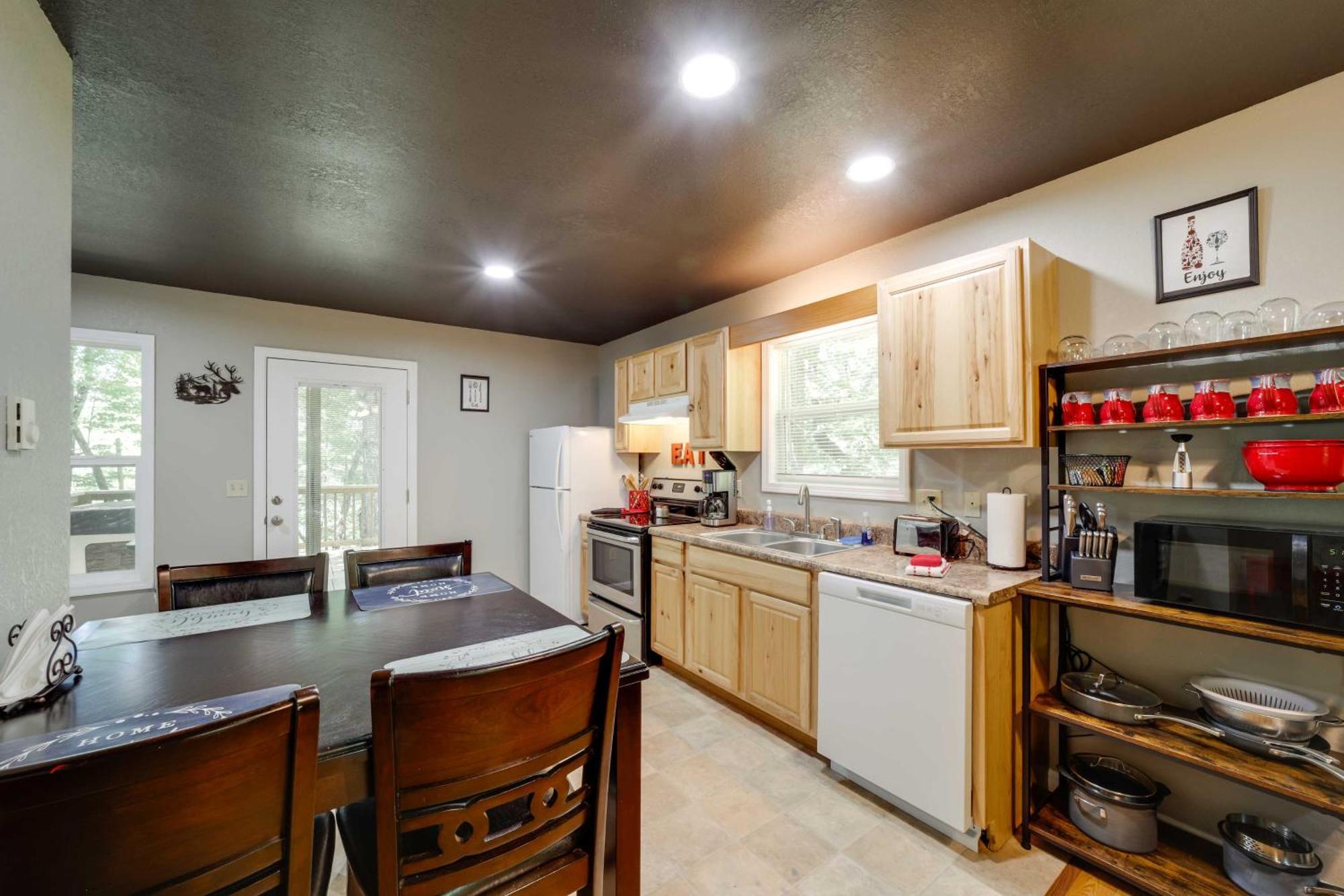 Cozy Whittier Cabin And Yard And Hot Tub, Pets Welcome エクステリア 写真